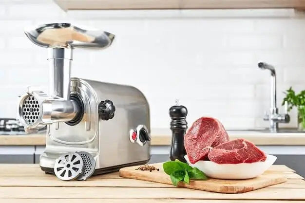 8 étapes faciles pour nettoyer correctement votre hachoir à viande