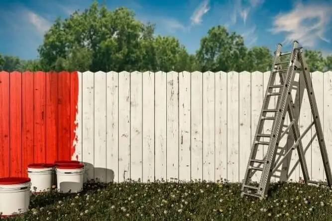 måla-ett-påstående-vägg-eller-staket