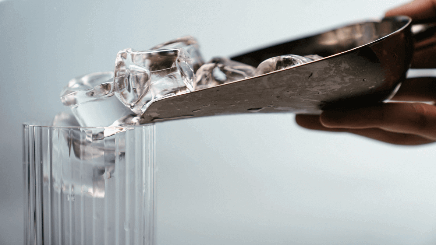 How Long Does an Ice Maker Take to Make Ice Cubes in a Typical Freezer
