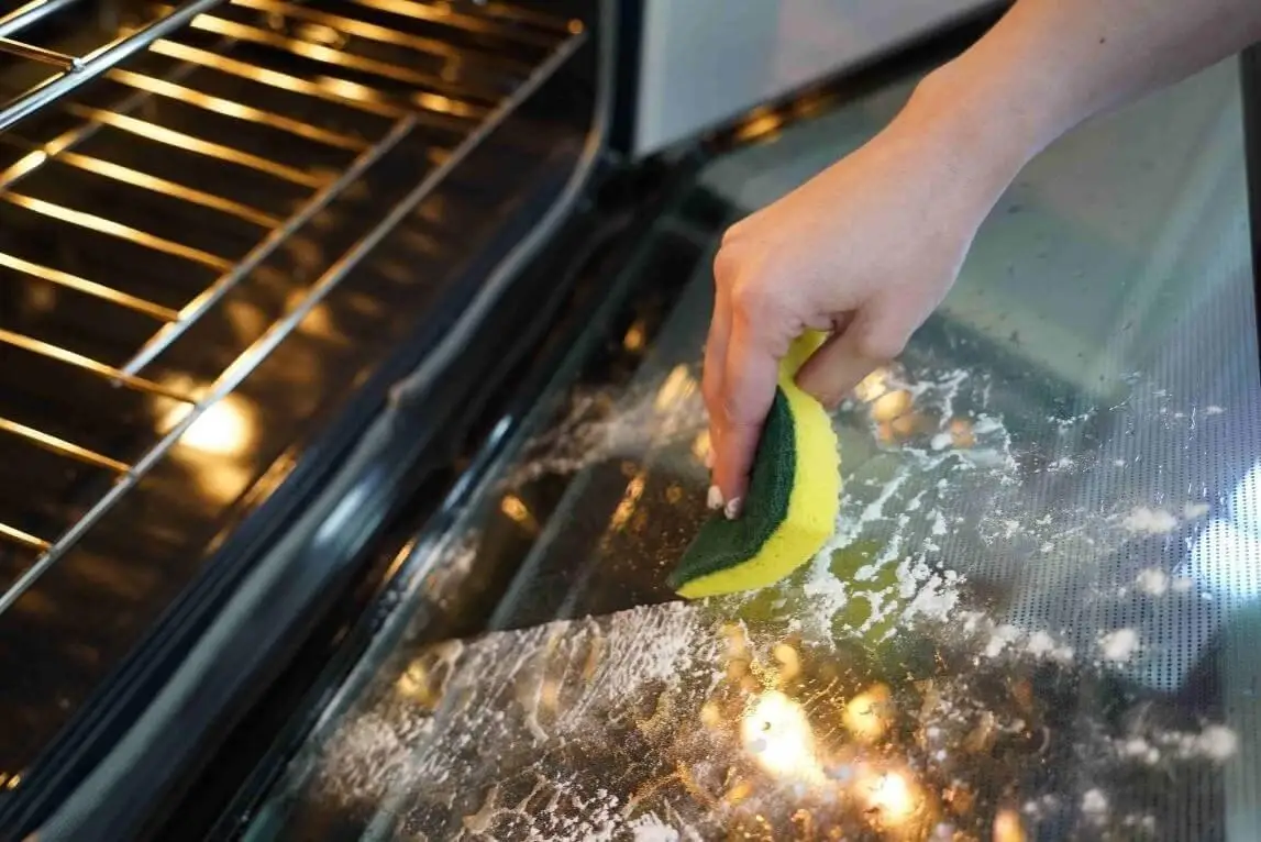 daily cleaning tips for a commercial oven