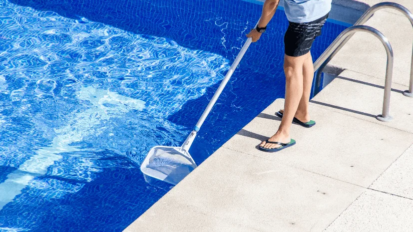 cleaning-the-pool-filter
