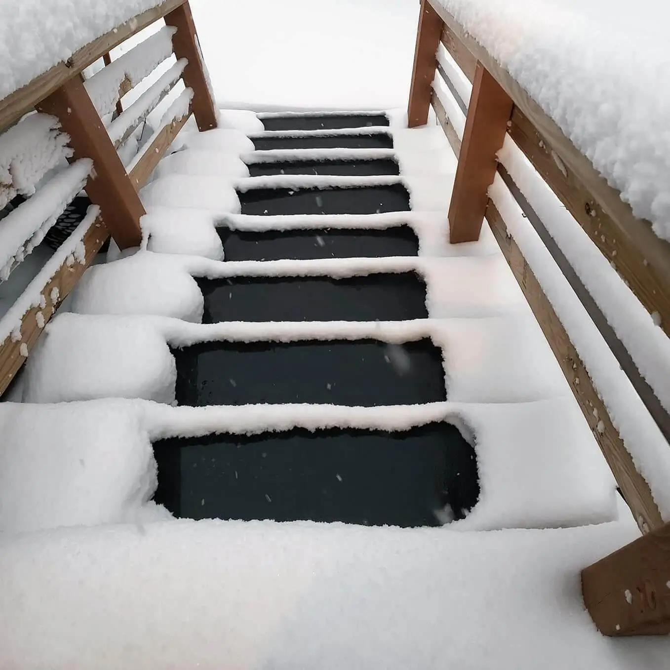 HeatTrak Outdoor Snow & Ice Melting Heated Walkway Mat 1/2 Thick 4' x 6' 120 Volt Black