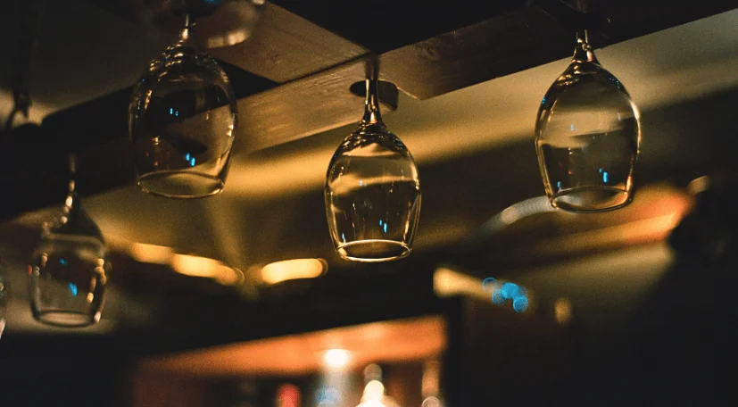 hanging-glass-wine-rack