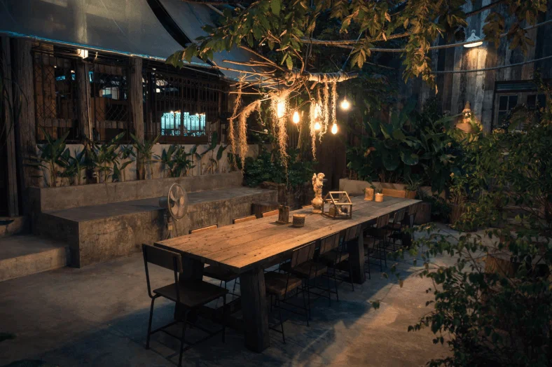outdoor-kitchen-dining-lighting