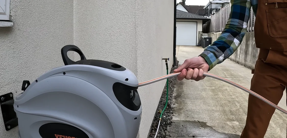VEVOR retractable hose reel