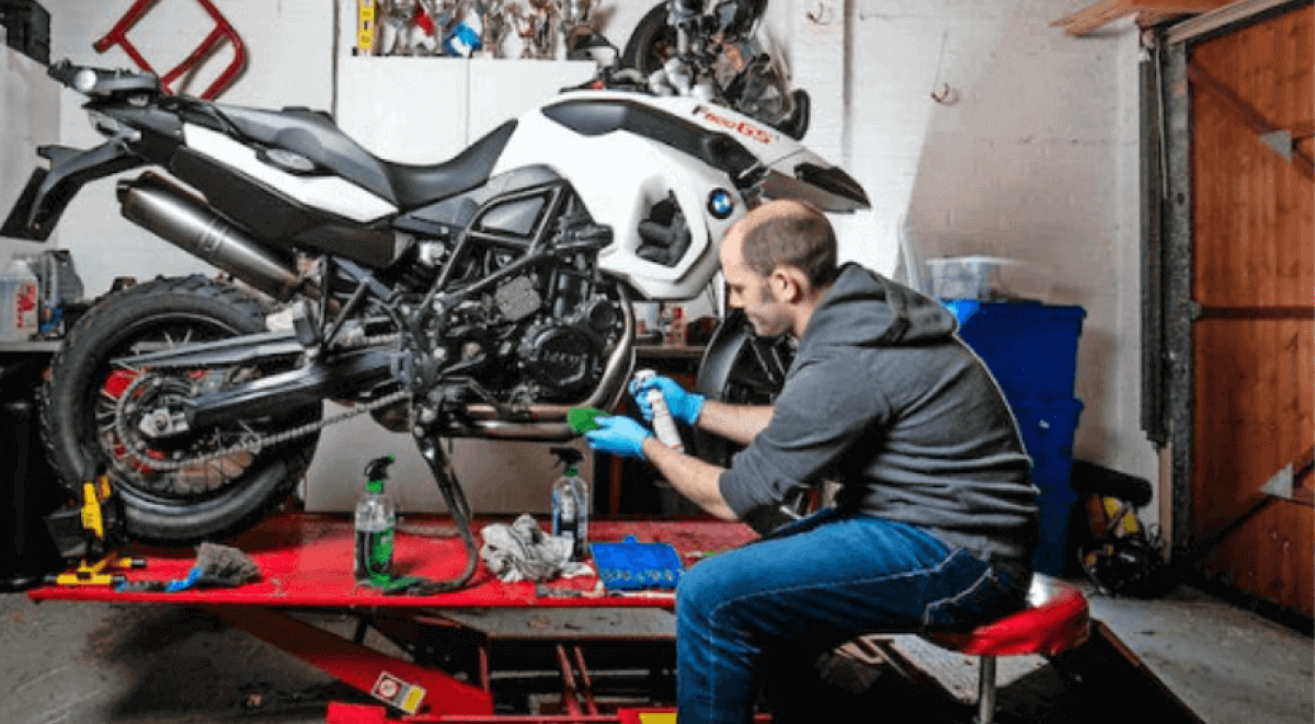 El mejor elevador para motocicletas: facilite el mantenimiento de su  bicicleta - VEVOR Blog, image size:1200x661