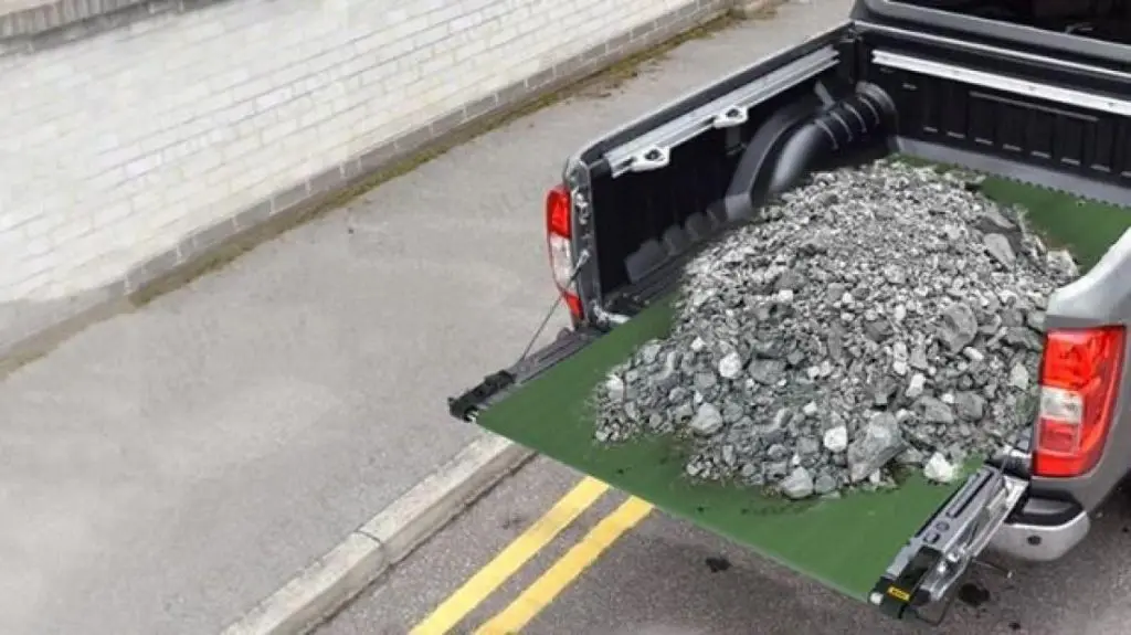 how-to-choose-the-best-truck-bed-unloader-for-you