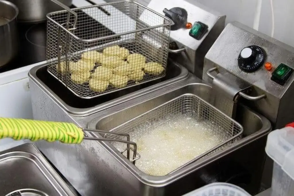 How to Clean a Commercial Deep Fryer? The Ultimate Guide! VEVOR Blog