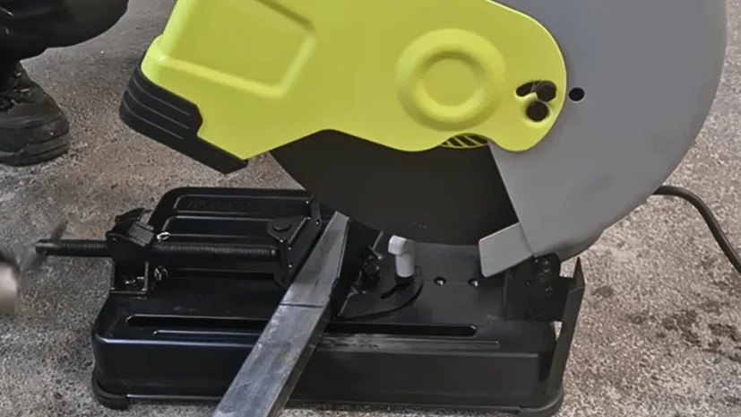 use an electric saw to remove sturdy paint
