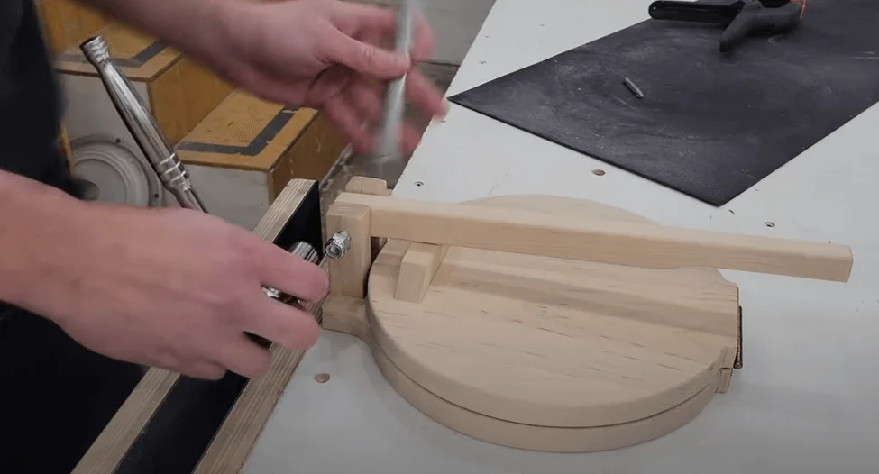 assembling the tortilla press