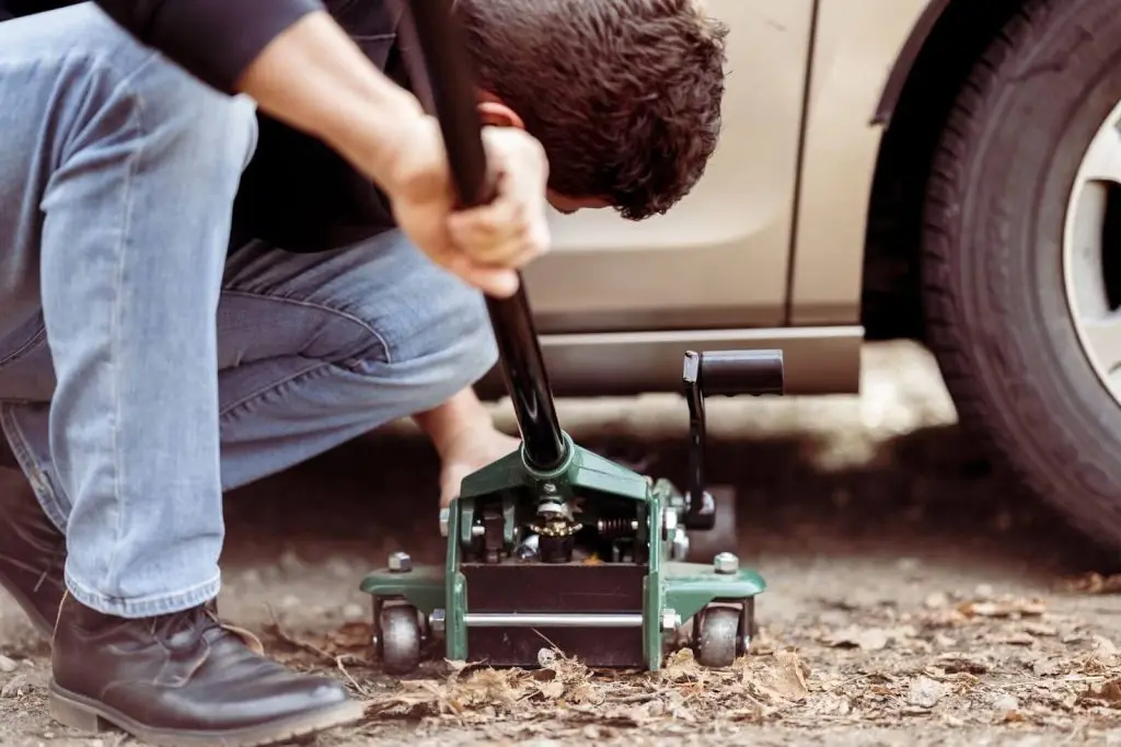 how to use the hydraulic floor jack