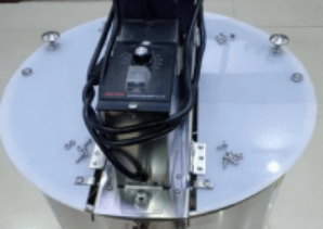 Installation of honey extractor lid