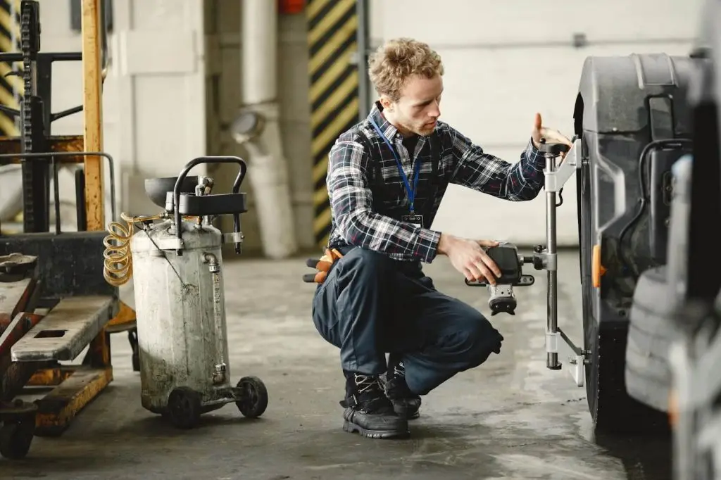 raise your vehicle safely with the hydraulic floor jack