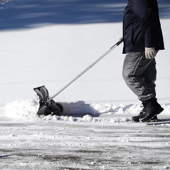 using the snow shovel with wheels