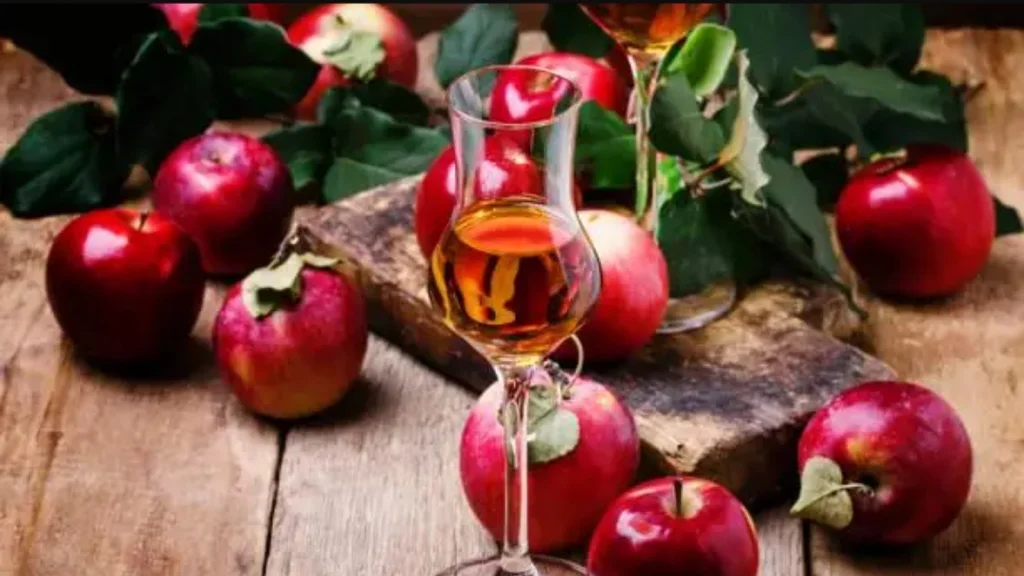 el proceso de elaboración de licor de manzana