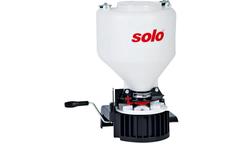 the SOLO 421 Manual lawn compost spreader