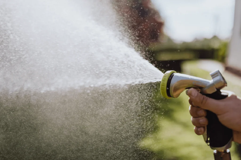 keep water hose from freezing