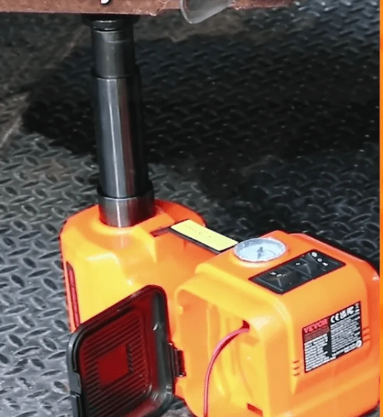 inbuilt hydraulic jack