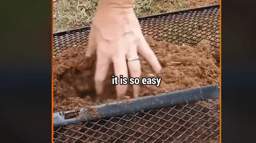 Easy-to-use compost spreader