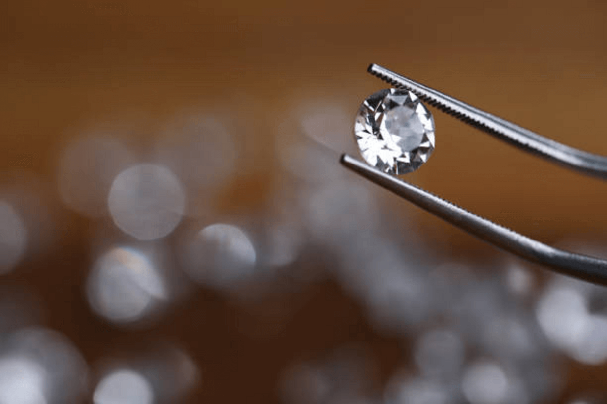 How To Tell If a Diamond is Real with a VEVOR Flashlight - VEVOR Blog