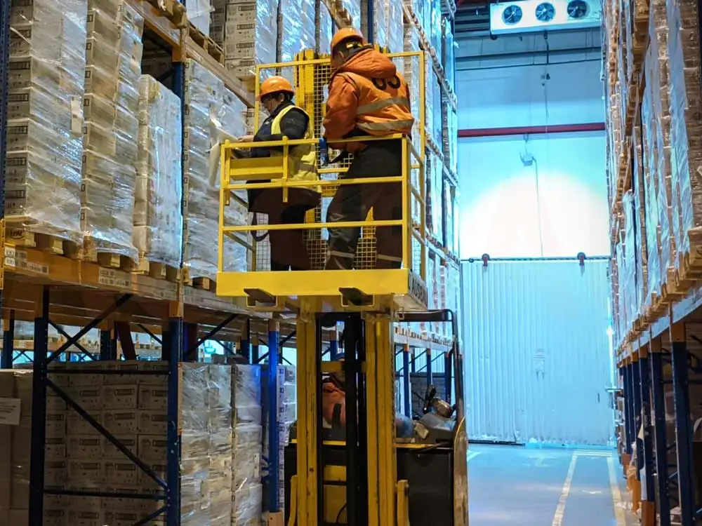 How to use a forklift safe cage