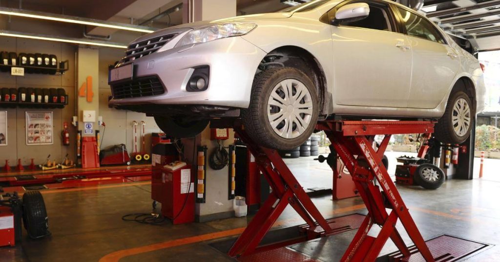 using the VEVOR hydraulic floor jack