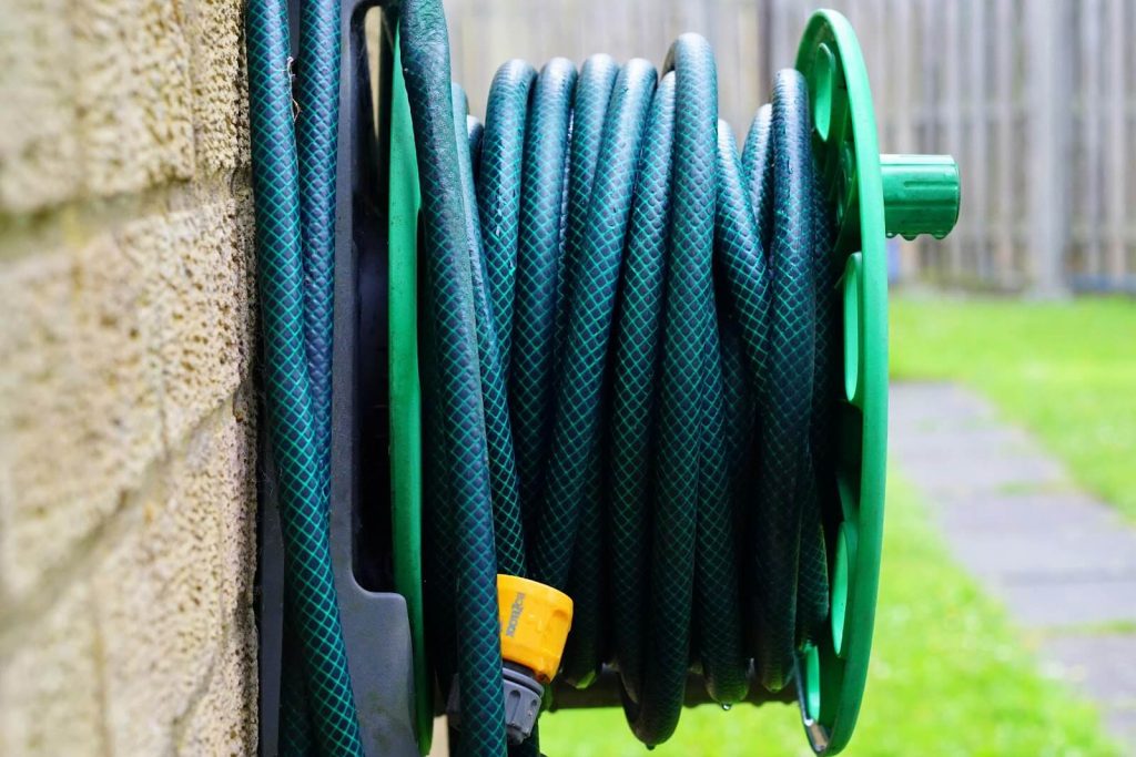 What is a retractable garden hose reel