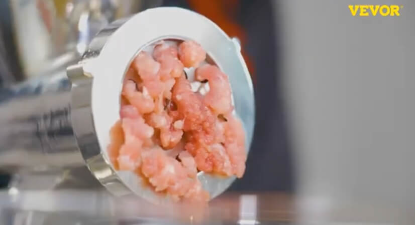 using the VEVOR hand-operated meat grinder