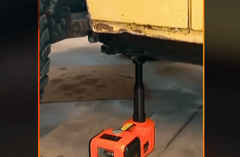 using the VEVOR hydraulic car floor jack