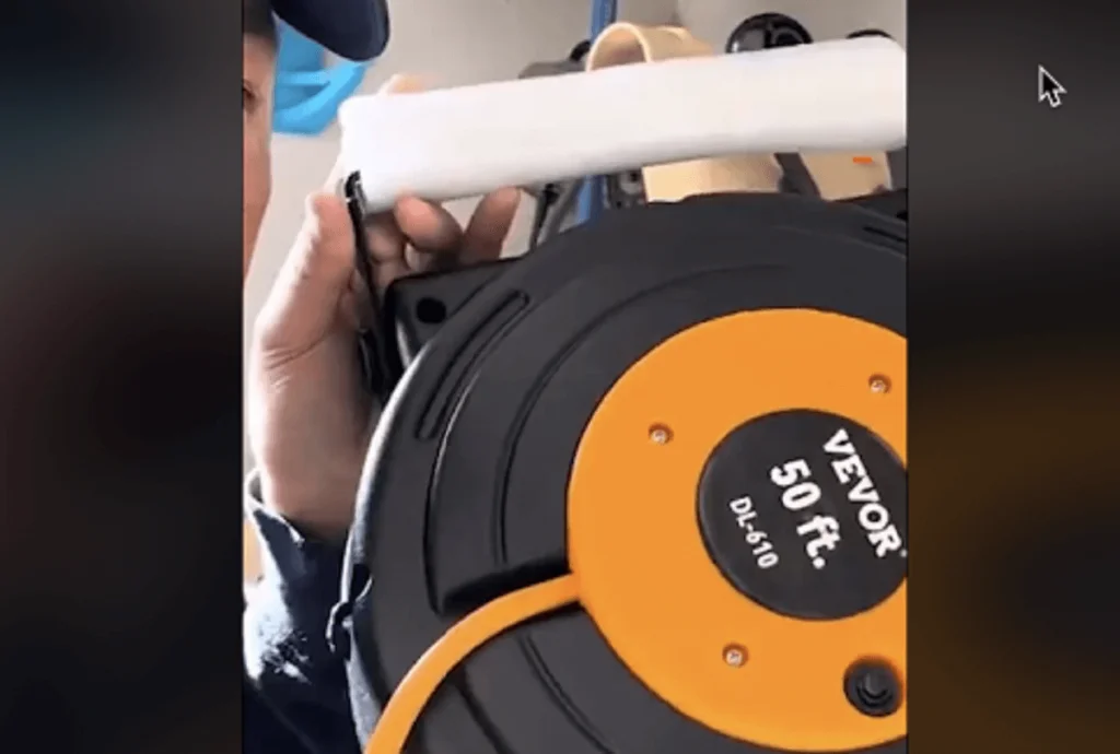 VEVOR retractable air hose reel