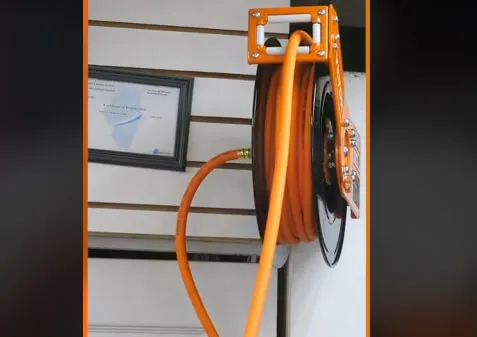 Easy-to-use retractable air hose