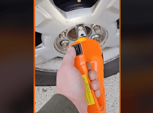 Using the VEVOR Electric Hydraulic Car Floor Jack