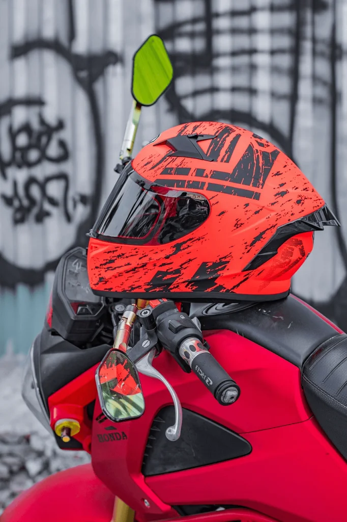 Full-face motorcycle helmet