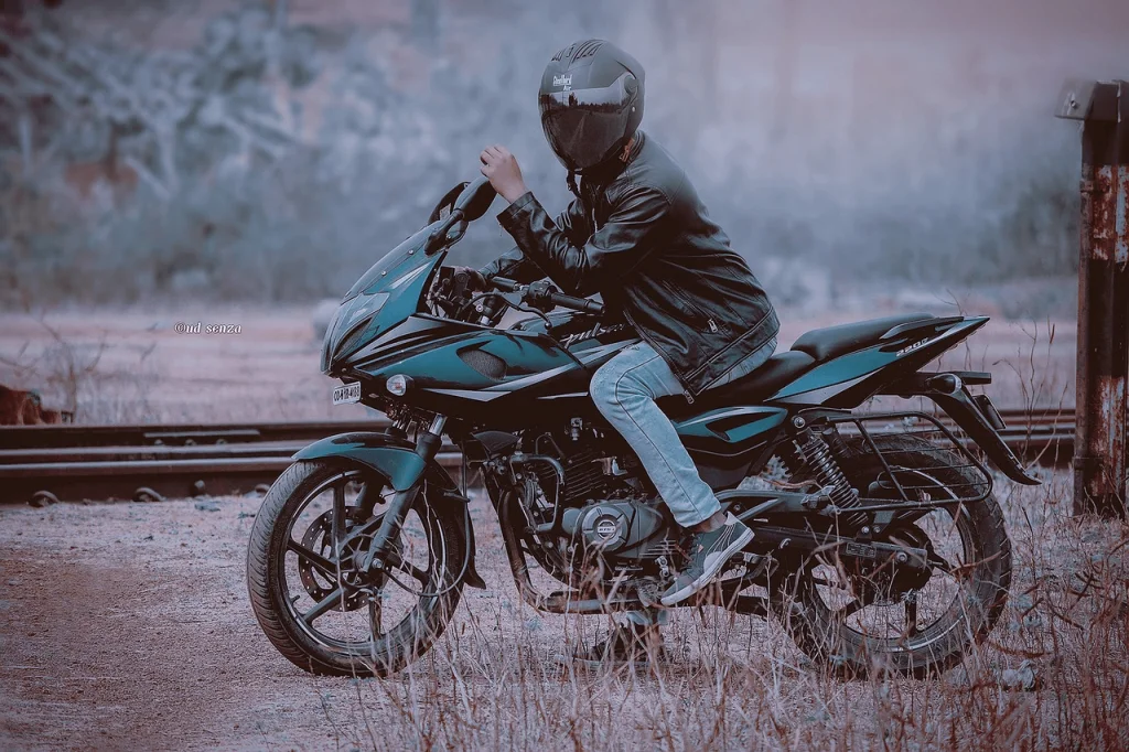 Full-face motorcycle helmet