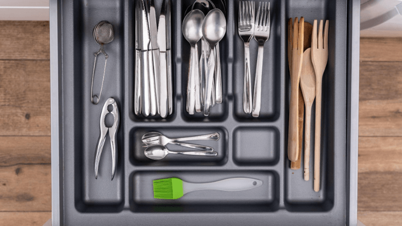 Drawer utensil holder